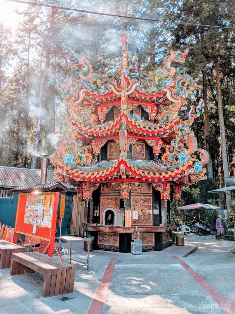 受镇宫旁的小塔